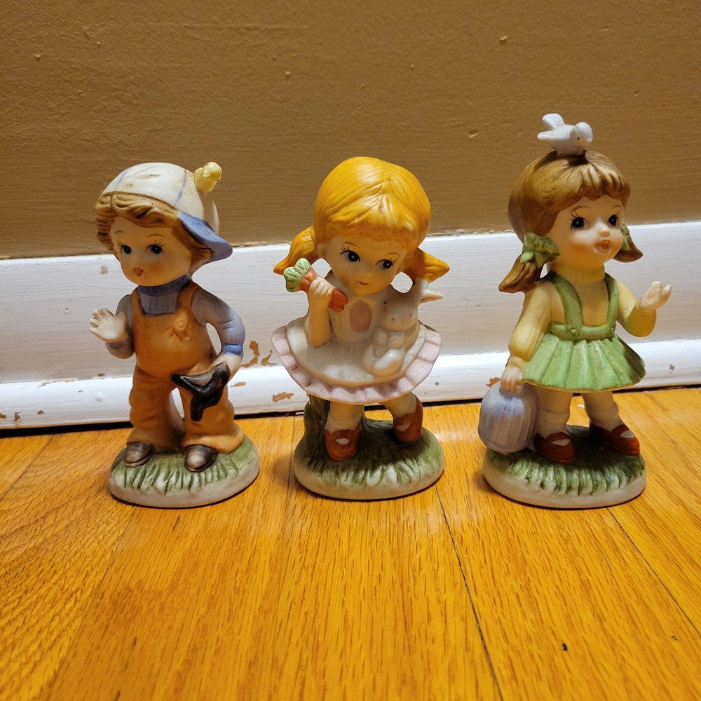 Vintage HOMCO Figurines Boy & Girl W/Rabbit Carrots And  Girl W/Bird Cage